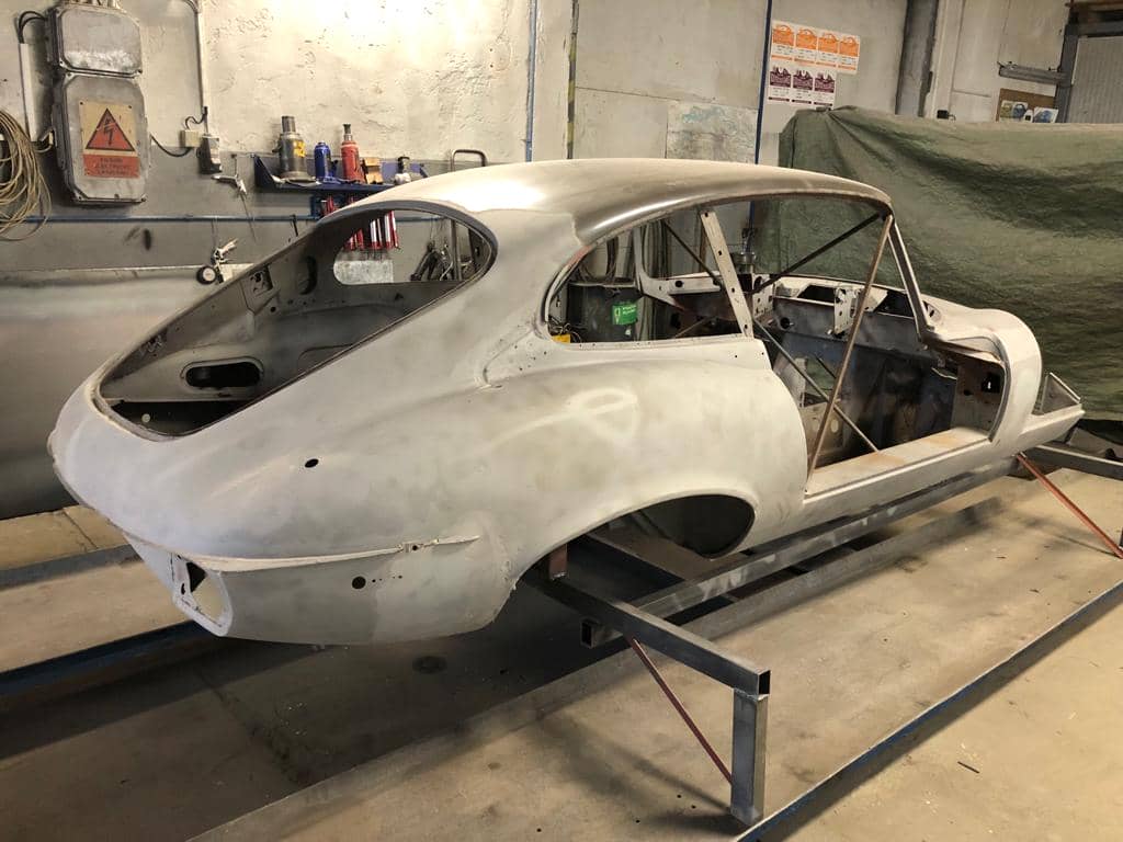 jaguar e type v12 coupe 1971 restauration karosserie entlackt