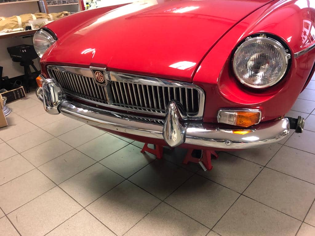 mg b roadster 1967 restaurieren montage stoßstange vorne