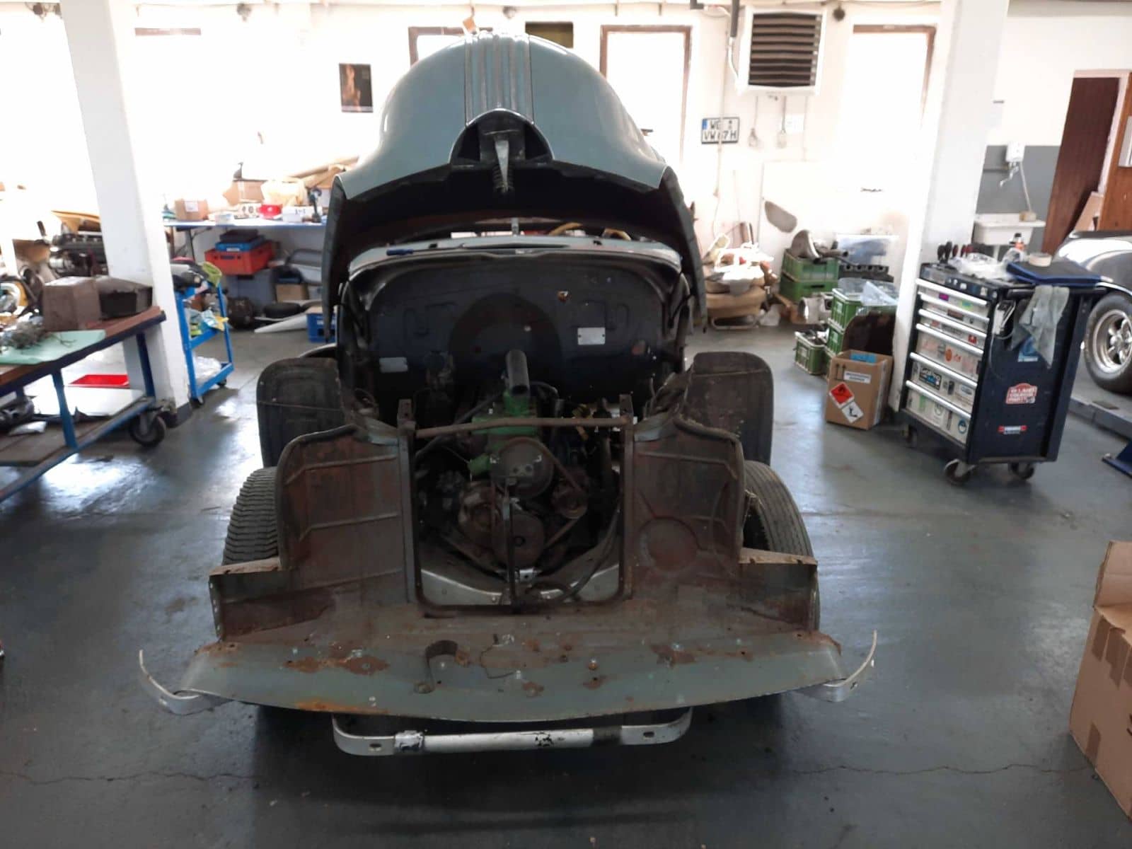 pontiac torpedo 1948 limousine restauration grau 33