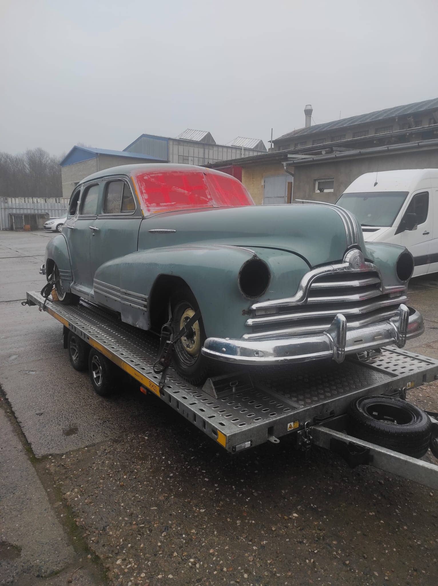 pontiac torpedo 1948 limousine restauration grau 44