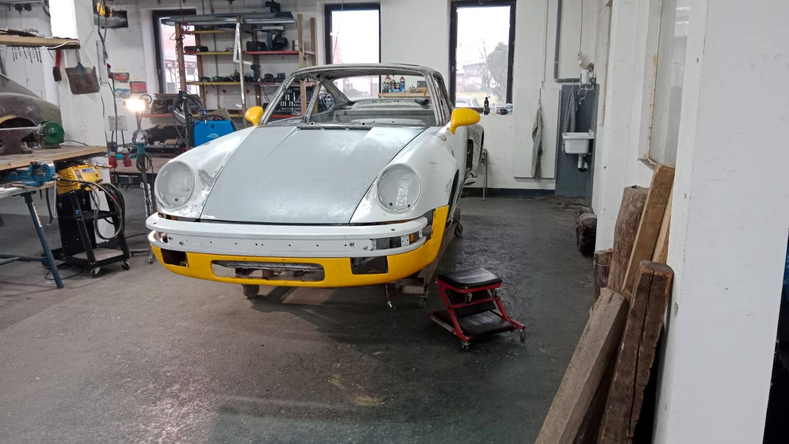 porsche 911 g turbo 1980 restauration gelb 16