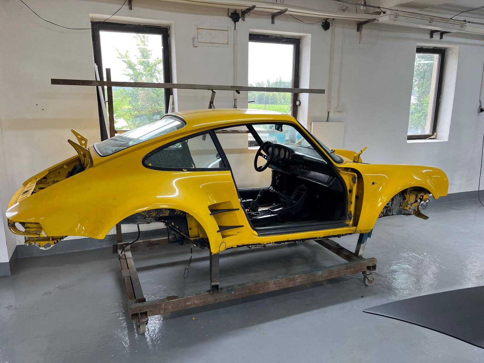 porsche 911 g turbo 1980 restauration gelb 19