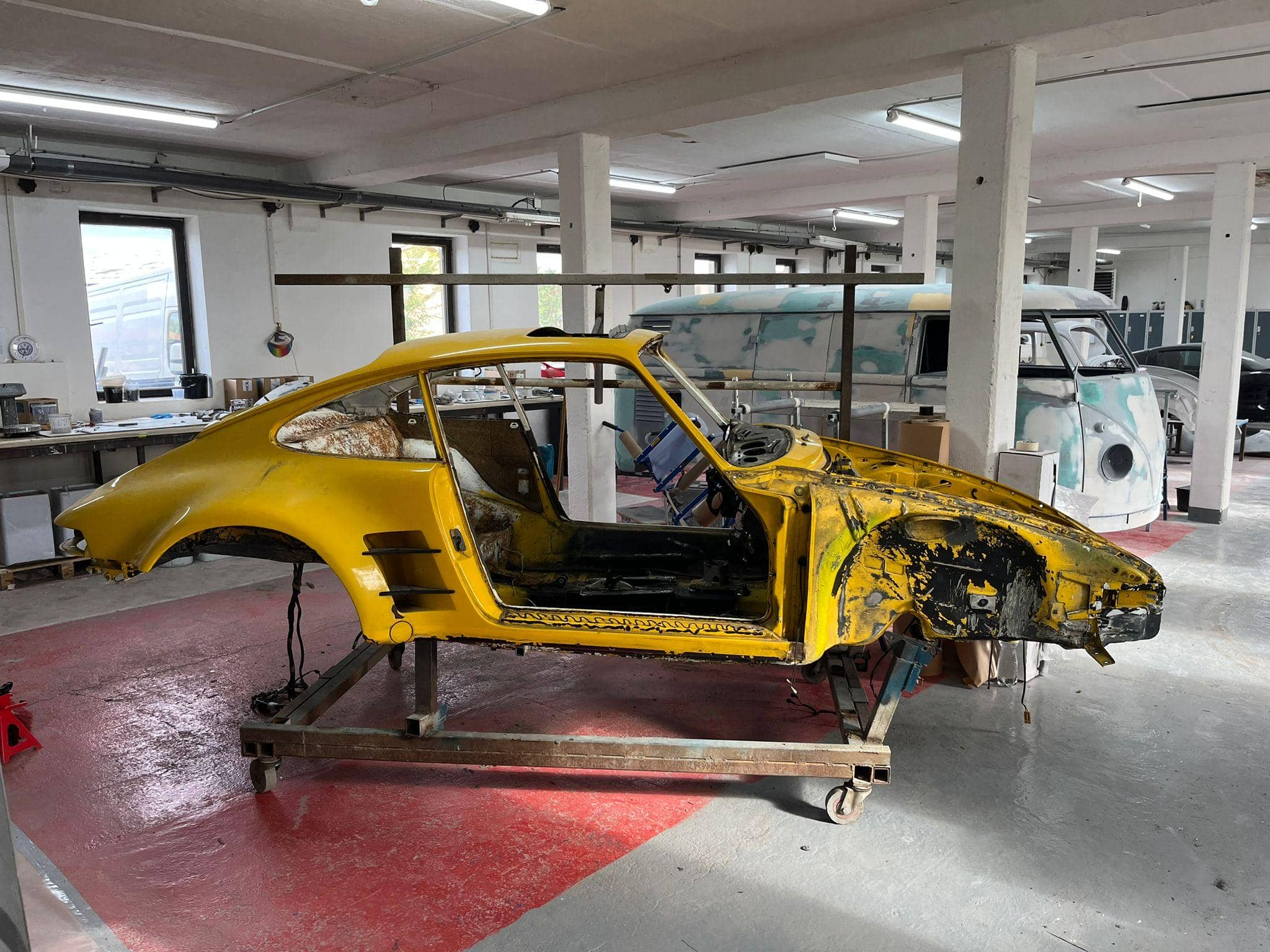 porsche 911 g turbo 1980 restauration gelb 22