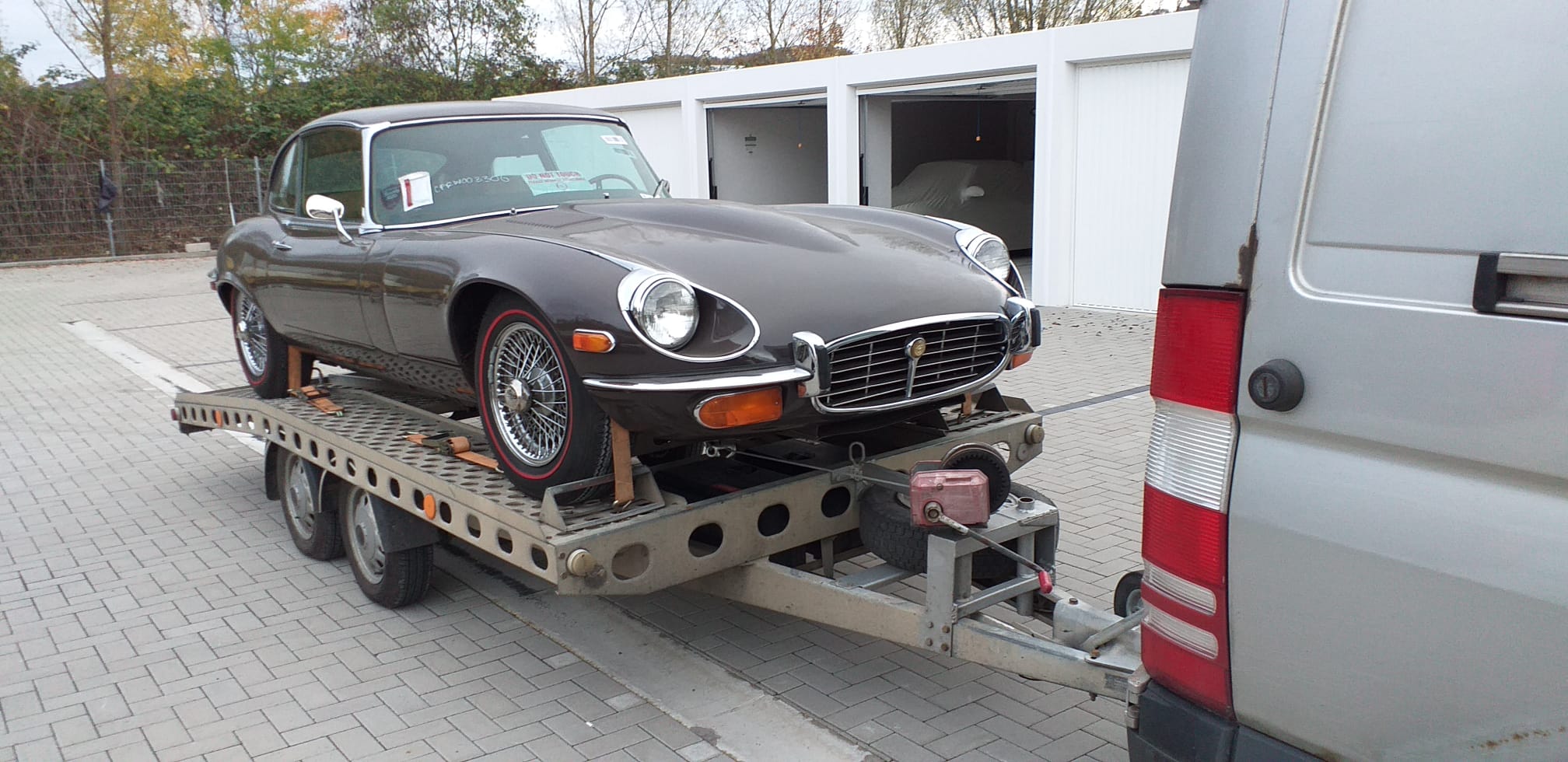 jaguar e type bei der Anlieferung